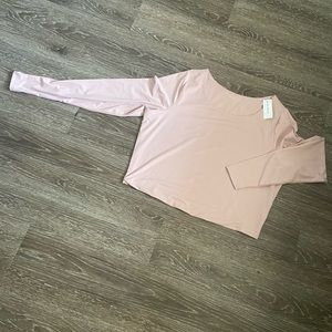 Crop length long sleeve Lycra shirt 🤍